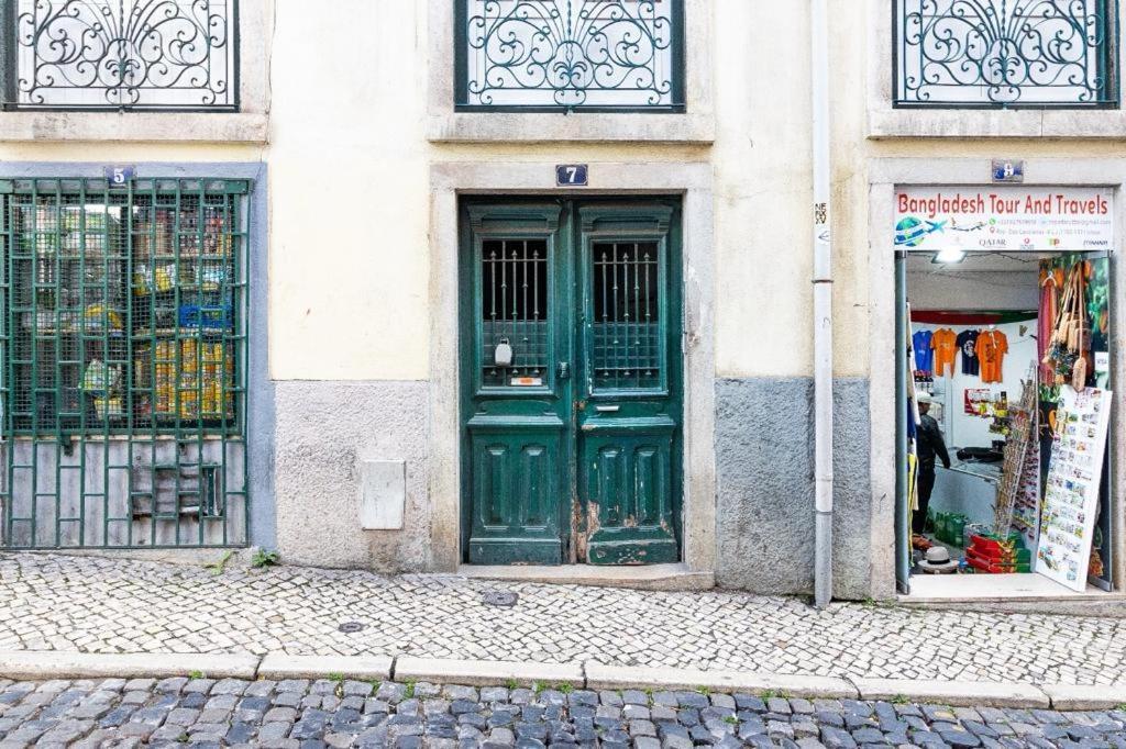 Mourarias Place - *